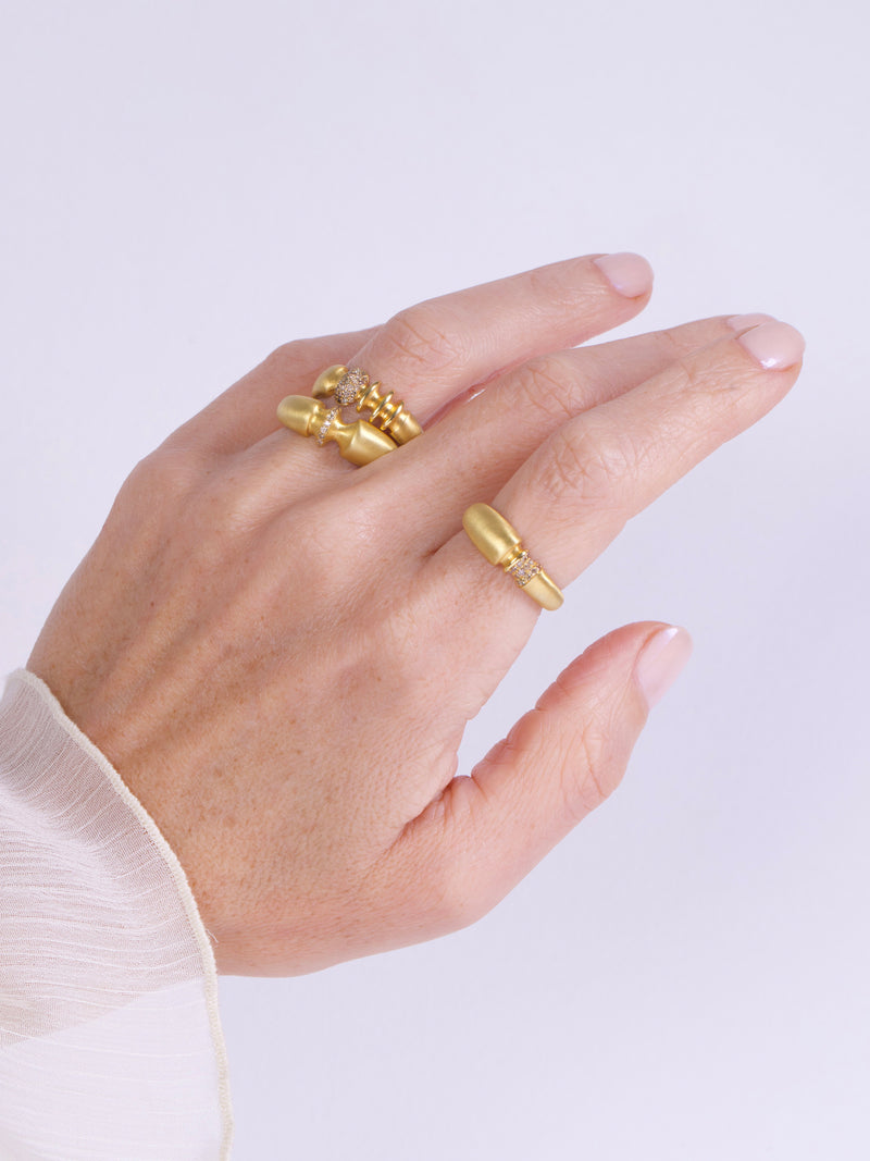 Soundwave Four Lined With Diamond Gold Ring